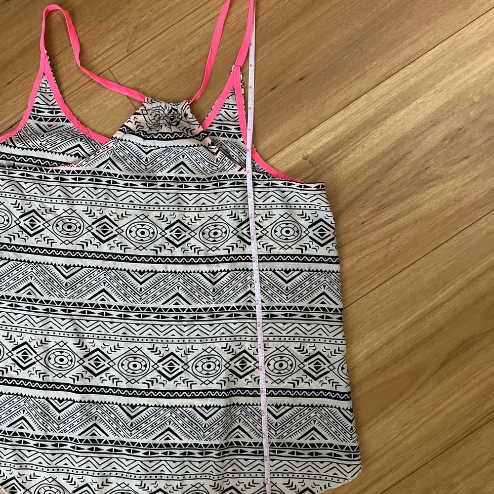 Patterned Top - Picture 7 of 7
